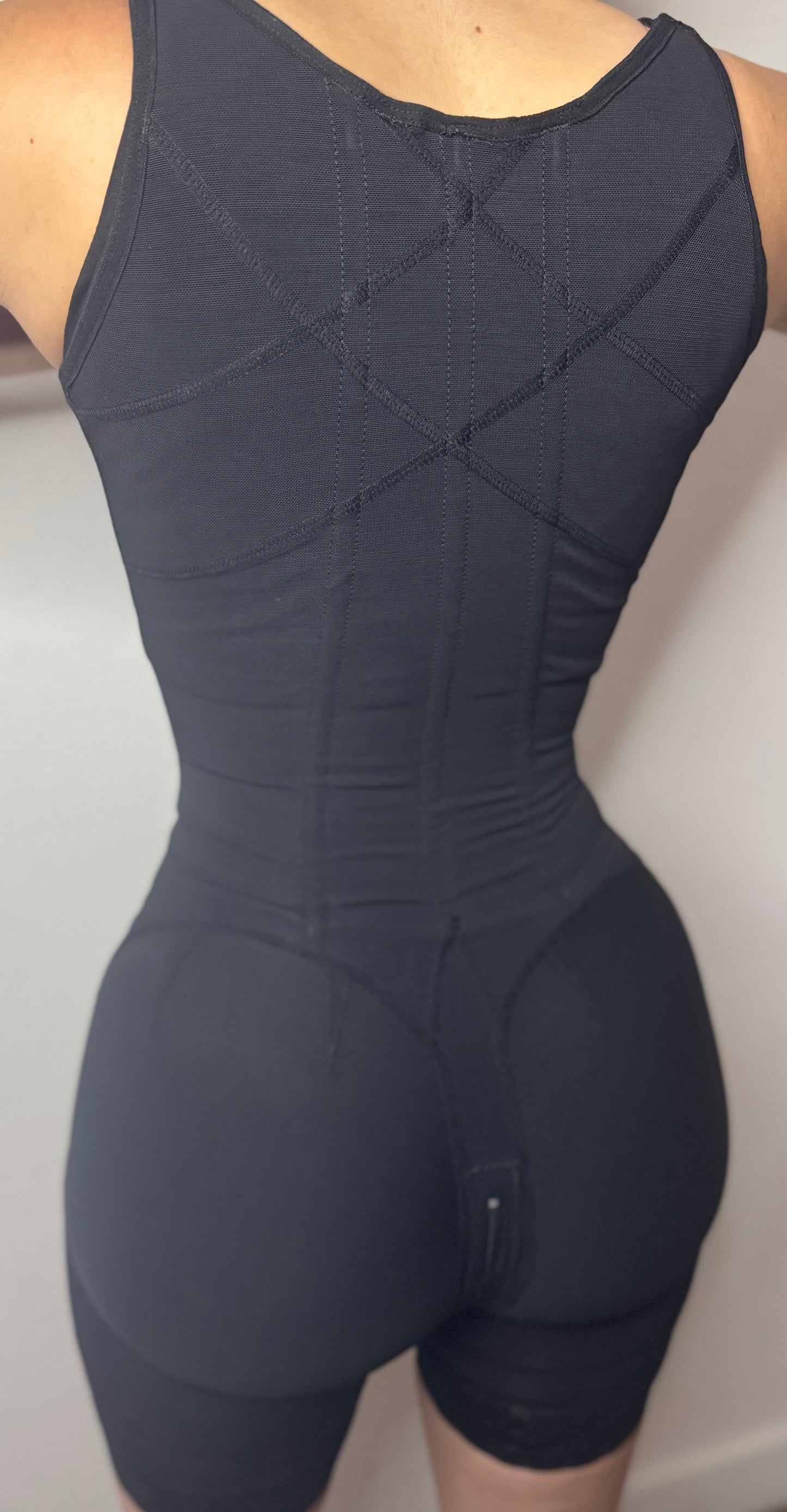 Faja con varillas (negra)